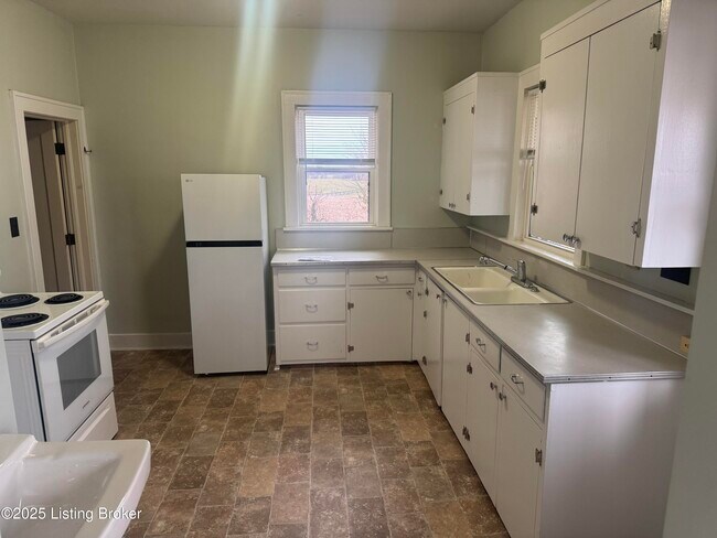 Building Photo - 2167 Eminence