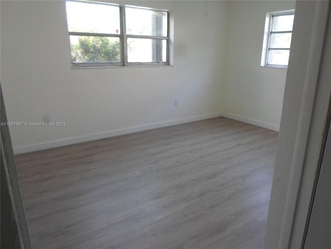 Building Photo - 60 NE 184th Terrace