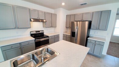 Building Photo - Woodbridge Lakes (New Community)