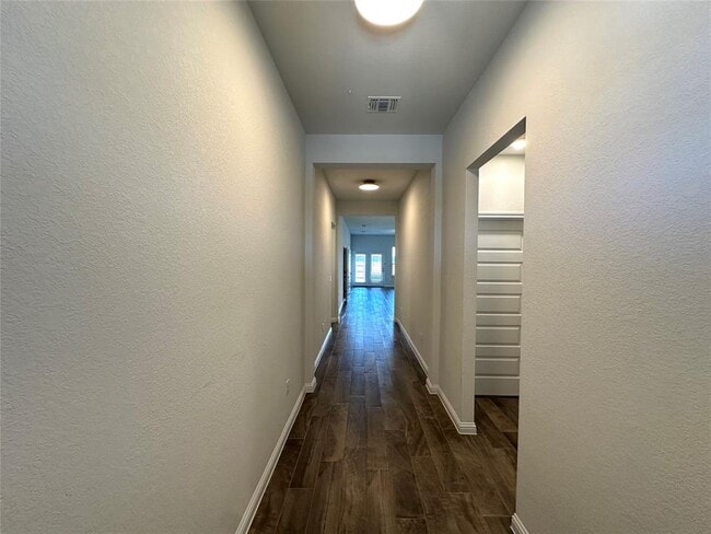 Building Photo - 8404 Skytex St