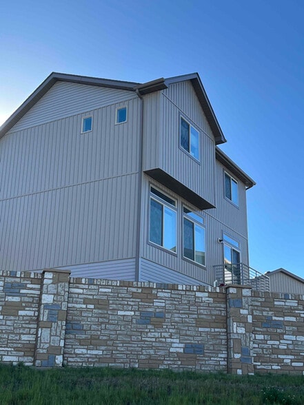 Building Photo - 6986 Silvergrass Dr