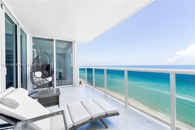 Primary Photo - 19111 Collins Ave