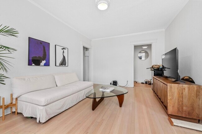 Building Photo - 118 Riverway