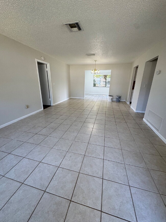 Building Photo - Adorable 2 Bedroom 2 Bath home in St. Augu...