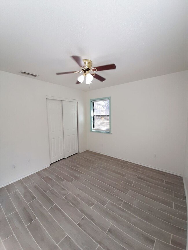 Building Photo - Quaint 3 bedroom, 1.5 bath in Euless