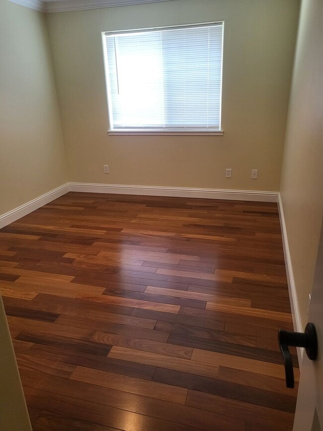 Building Photo - 3 bed 2 bathHome for Rent in Grants Pass