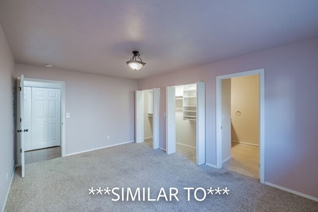 Building Photo - Two Bedroom Duplex in Great Neighborhood, Close to Schools! Pet Friendly!