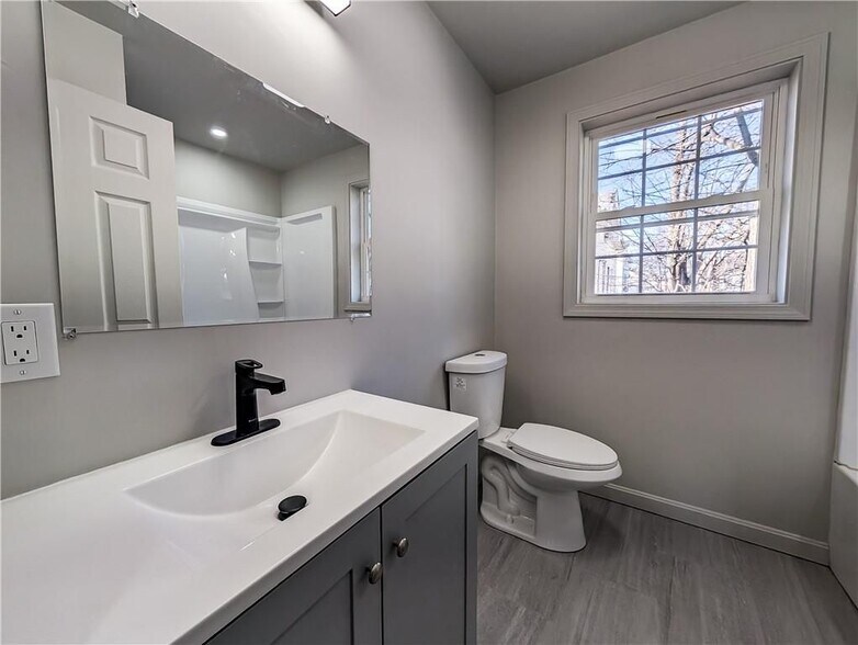 Building Photo - 28 Julian St