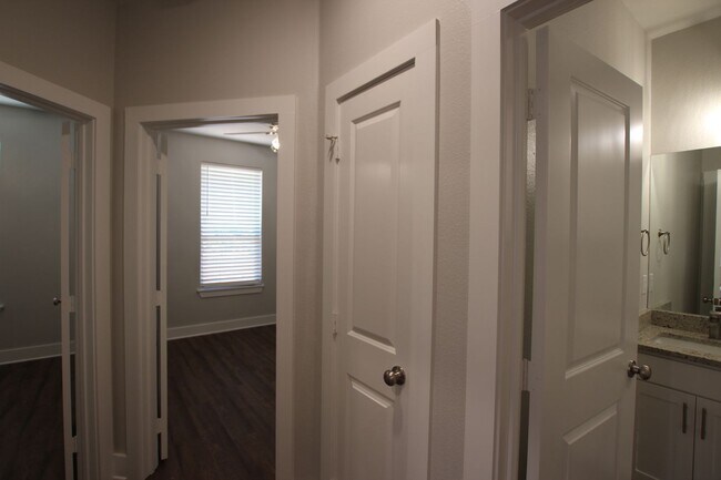 Building Photo - COMING SOON! Luxury 3 Bedroom 2 Bath Townh...