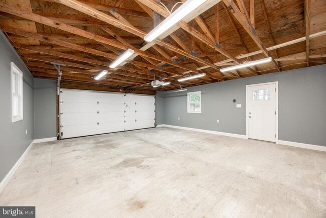 Building Photo - 5816 Upper Ridge Rd