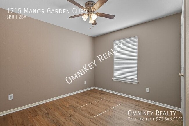 Building Photo - 1715 Manor Garden Curve