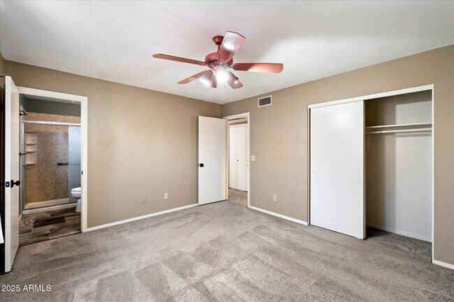 Building Photo - Georgeous 2 Bedroom / 2 Bath