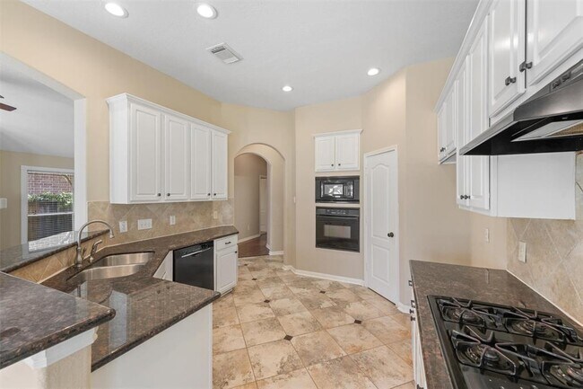 Building Photo - 6803 Rhodes Ct