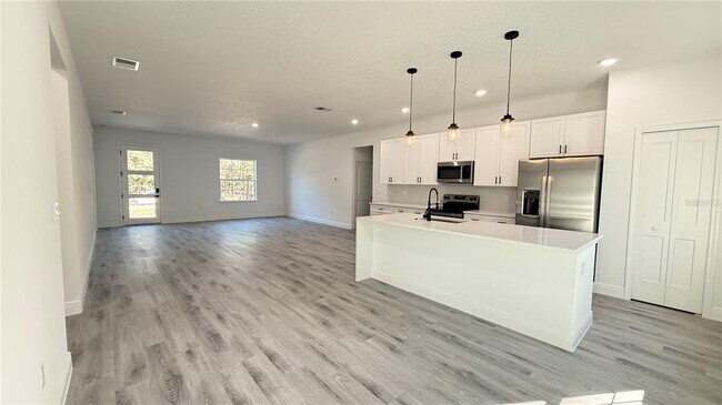 Building Photo - 7432 N Cricket Dr