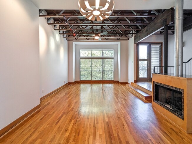 Building Photo - 444 Oxford St