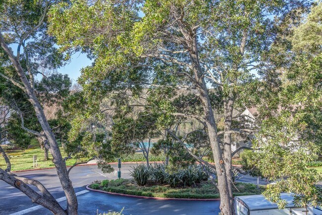 Building Photo - Upstairs, 1 bedroom, Benicia Highlands on Cambridge Drive