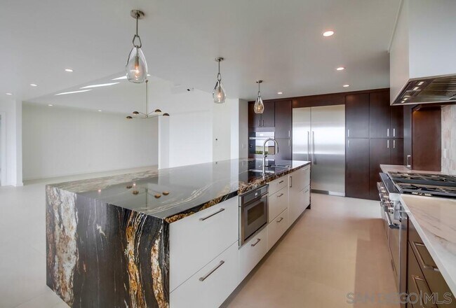 Building Photo - 14066 Crest Way