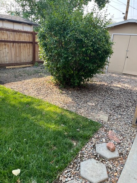 Building Photo - 204 Peach