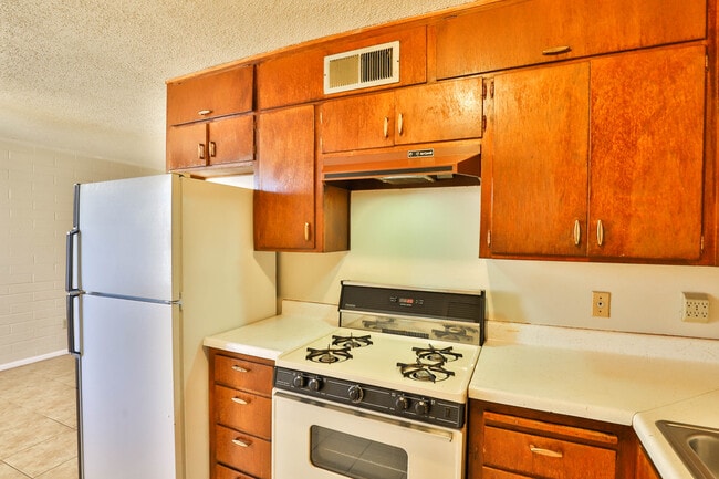 Building Photo - 505 S Lesueur