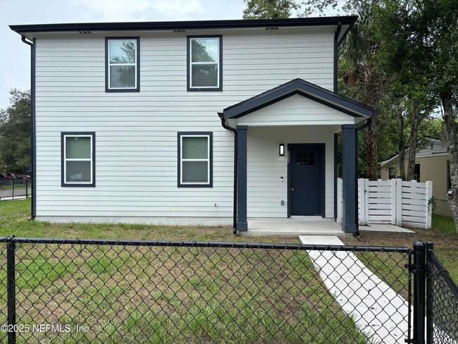 Primary Photo - 4930 Old Middleburg Rd N