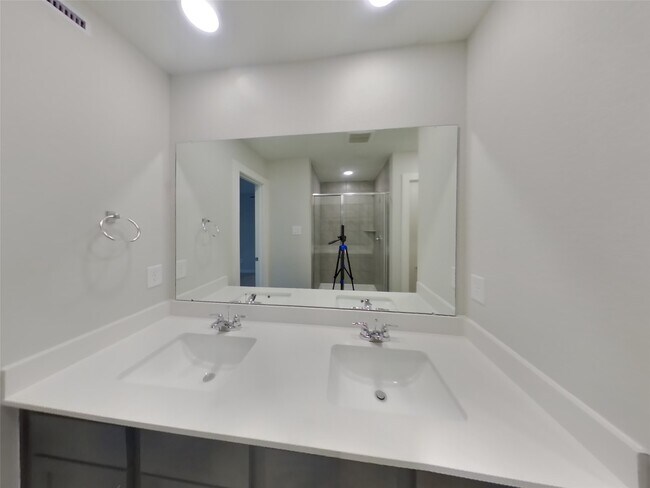 Building Photo - 9835 Willow Creek Commerce Dr