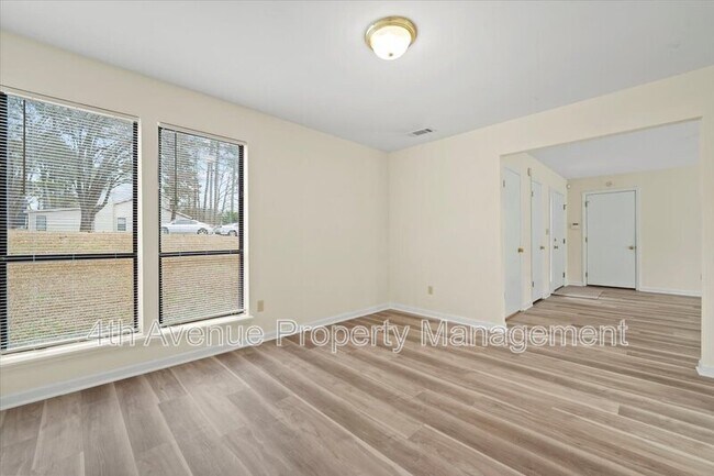 Building Photo - 500 Padens Chase Ct