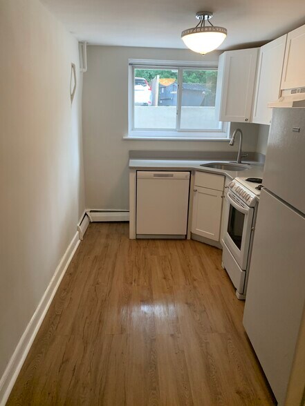 Building Photo - 63 Selkirk Rd