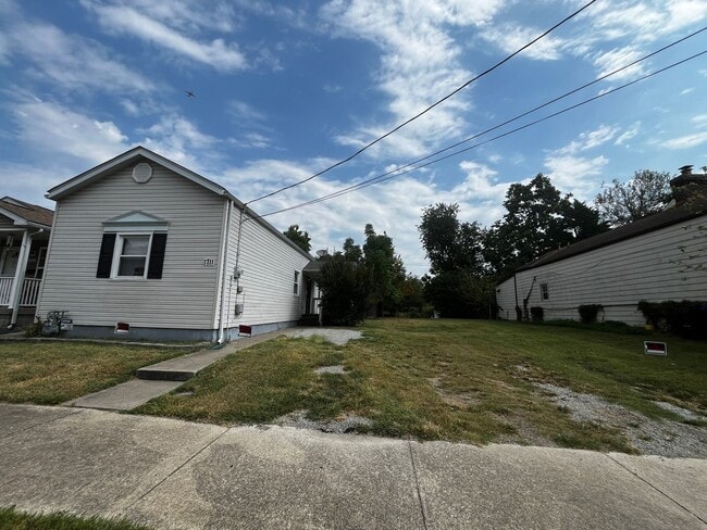 Building Photo - PORTLAND HOME WITH YARD