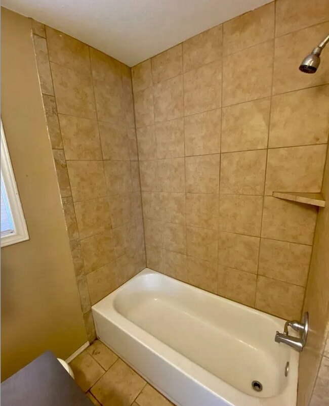 Building Photo - Cutie in Arnett Benson! Great 2/1 Near Sch...