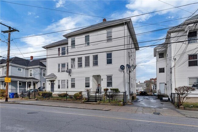 Building Photo - 135 Illinois St