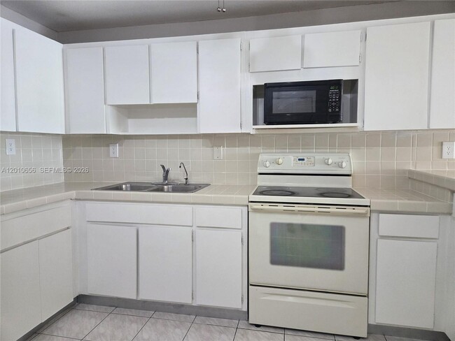 Building Photo - 4670 W 13th Ln