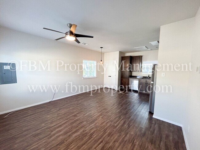 Building Photo - 818 Rose St