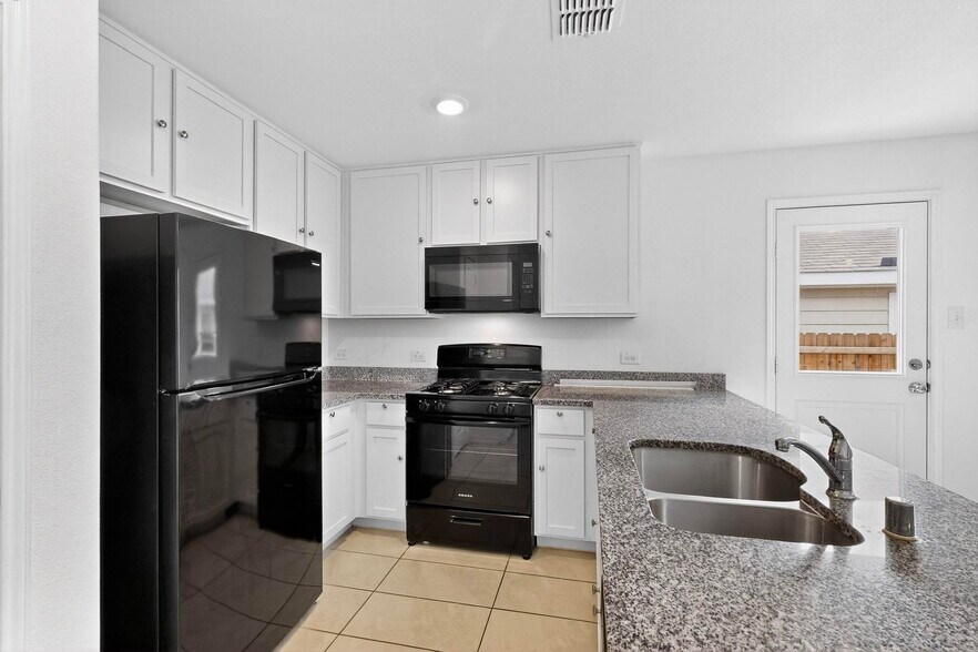 Building Photo - 9216 Grackle Pl