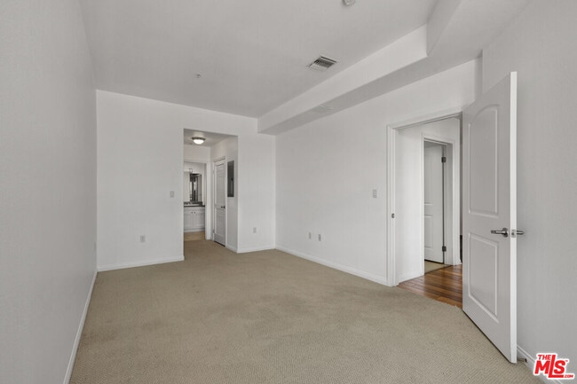 Building Photo - 3750 Santa Rosalia Dr