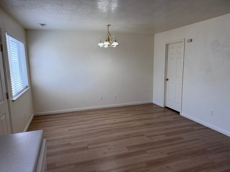 Building Photo - 2475 W 450 N