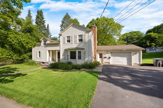 Building Photo - 511 E Seneca St