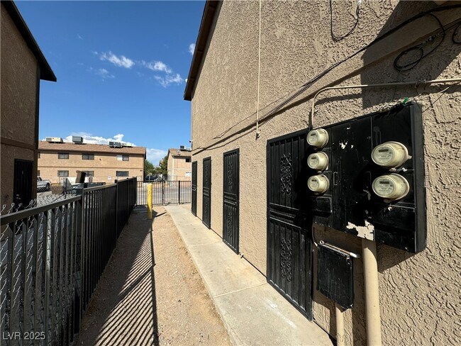 Building Photo - 4752 Convaire Ave