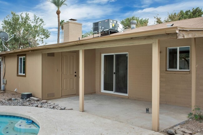 Building Photo - Modern Home with Pool in the Best ASU neighborhood