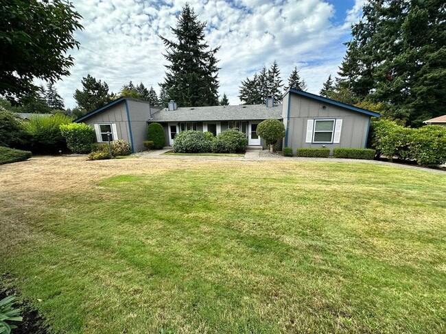 Primary Photo - Beautiful well Maintained Duplex for rent