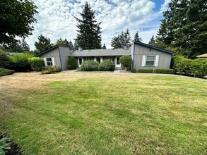 Building Photo - Beautiful well Maintained Duplex for rent