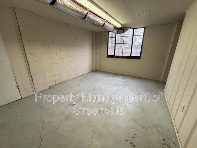 Building Photo - 105 Rockmont Rd