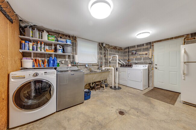 Building Photo - 1315 N Northwest Hwy