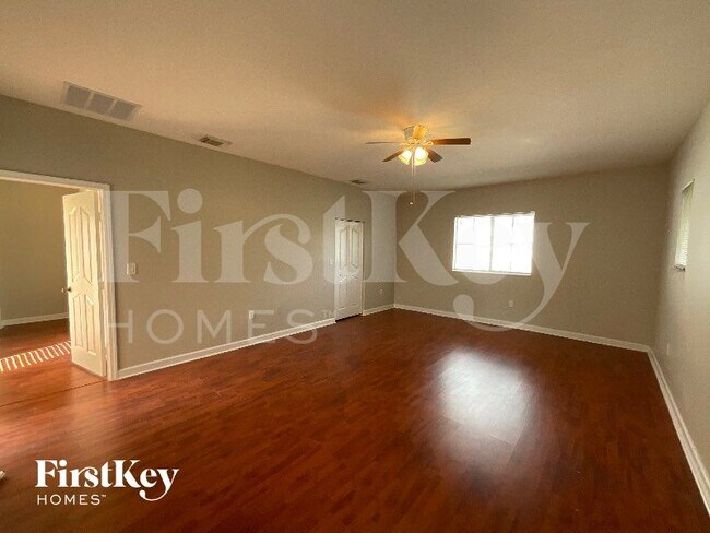 Building Photo - 377 NE 29th Terrace