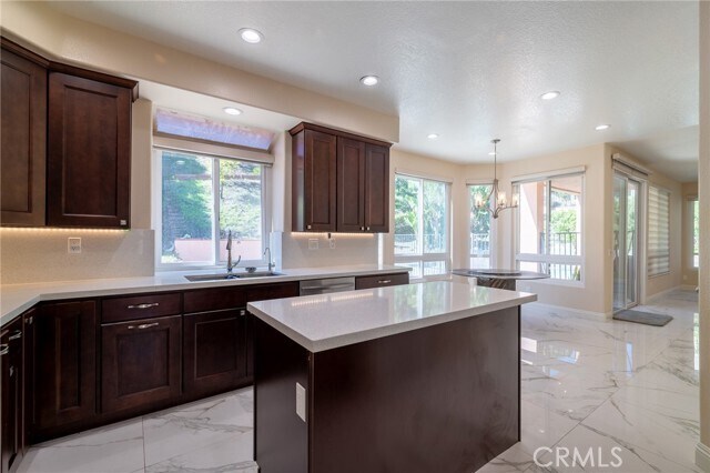 Building Photo - 19922 E Country Hollow Dr