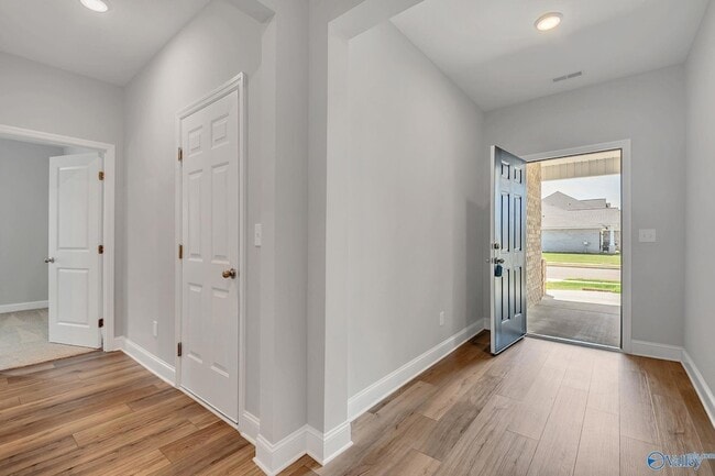 Building Photo - 147 Ivy Vine Dr