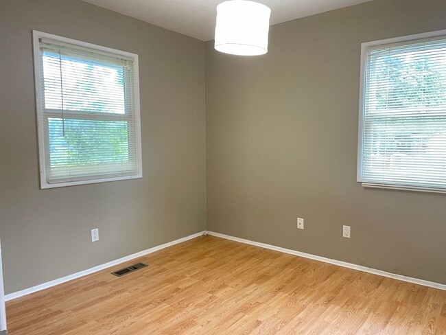 Building Photo - 3-Bedroom Home in SE Portland!
