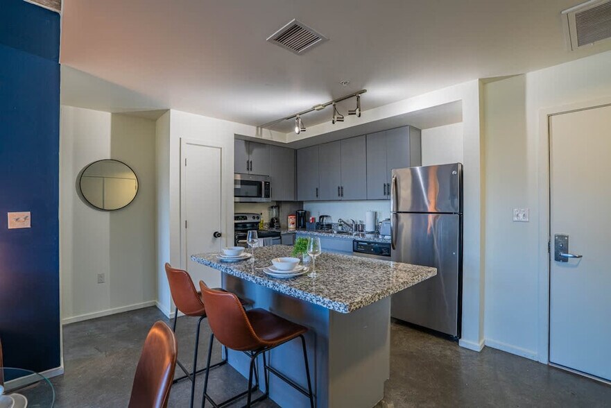 Building Photo - 333 E Roosevelt St