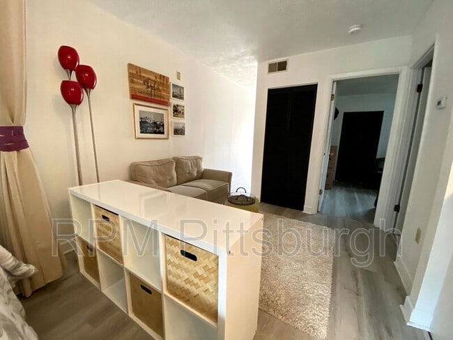 Building Photo - 3271 Niagara Square