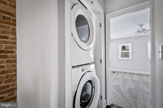 Building Photo - 108 S Conkling St