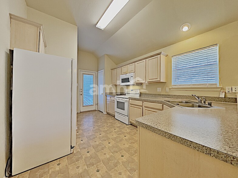 Building Photo - 1637 Myrtle Dr